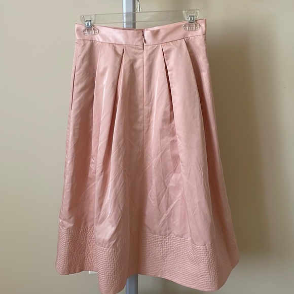 Banana Republic peach pleated midi skirt, size US 2 - Picture 2 of 7